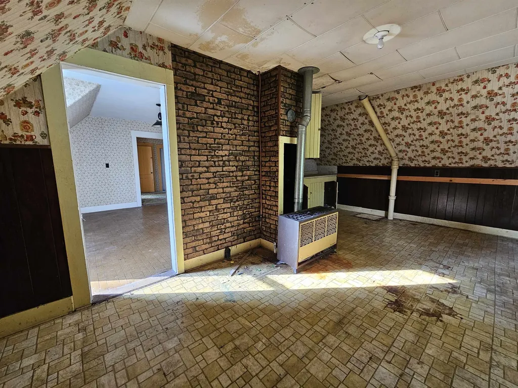 104 Vt 5a Burke VT 05871