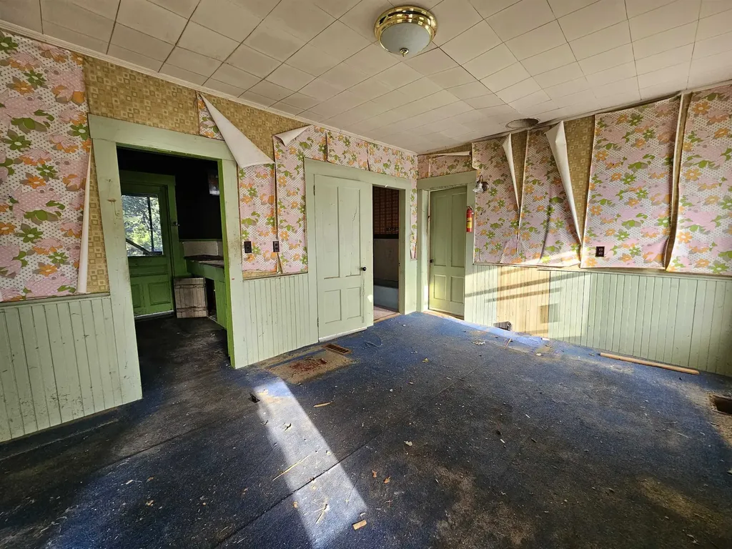 104 Vt 5a Burke VT 05871