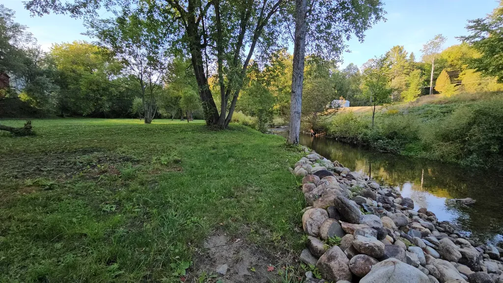 104 Vt 5a Burke VT 05871