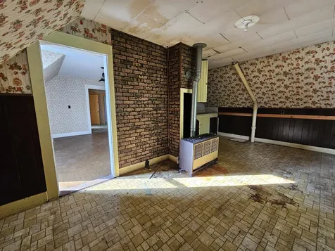 104 Vt 5a Burke VT 05871