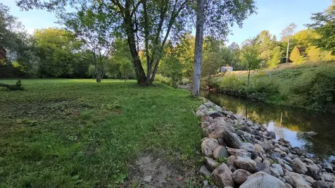 104 Vt 5a Burke VT 05871