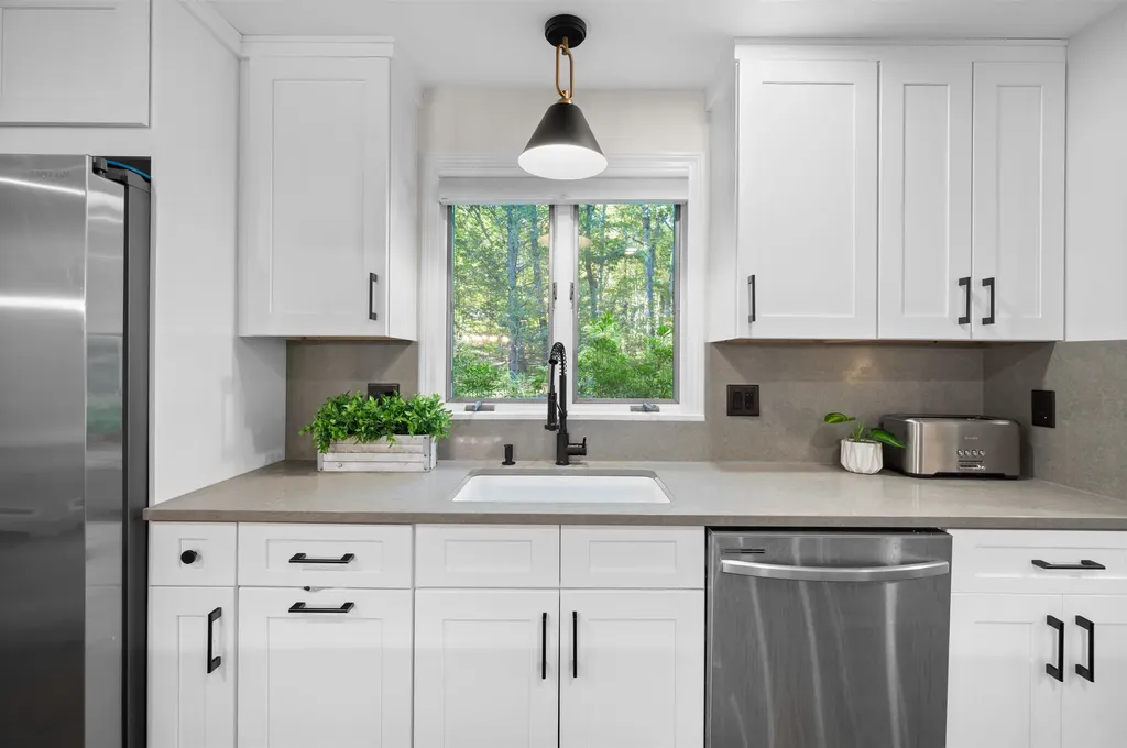 16 Hemlock Hill Road Amherst NH 03031