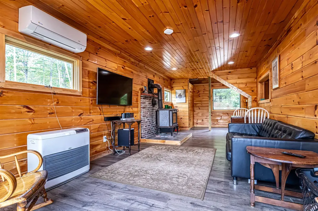 134 Hall Road Hillsborough NH 03244