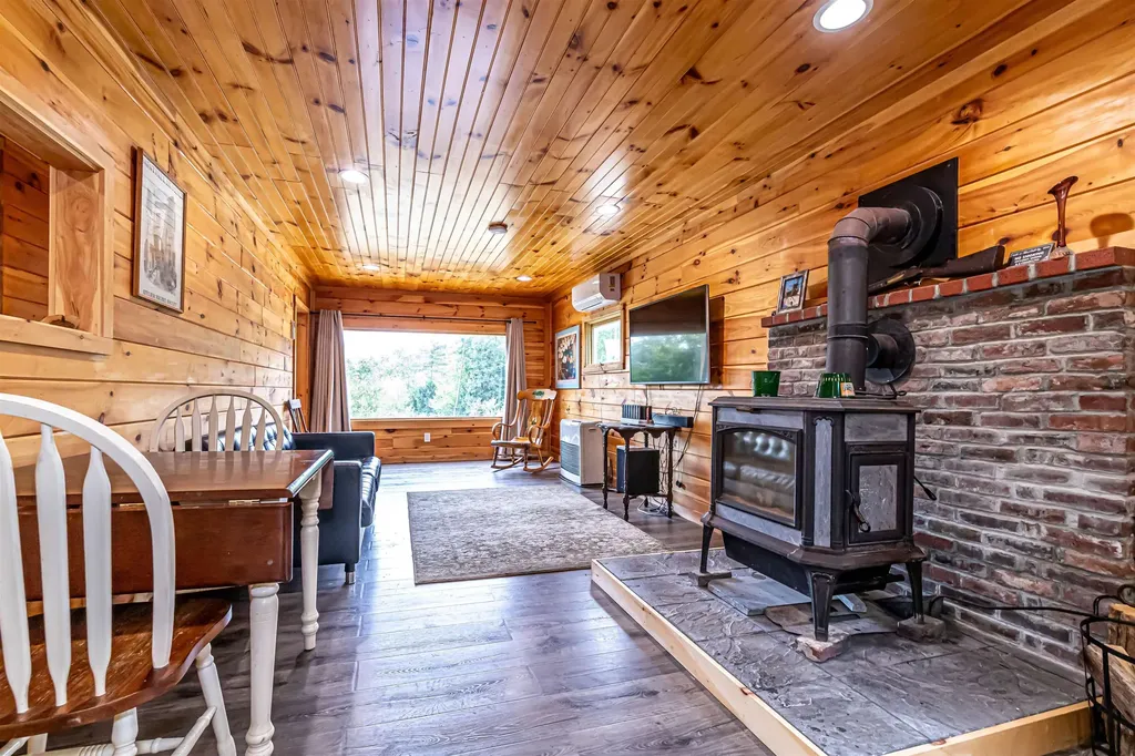 134 Hall Road Hillsborough NH 03244