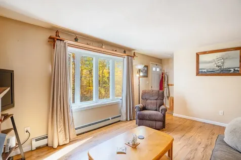 39 Prescott Road Raymond NH 03077