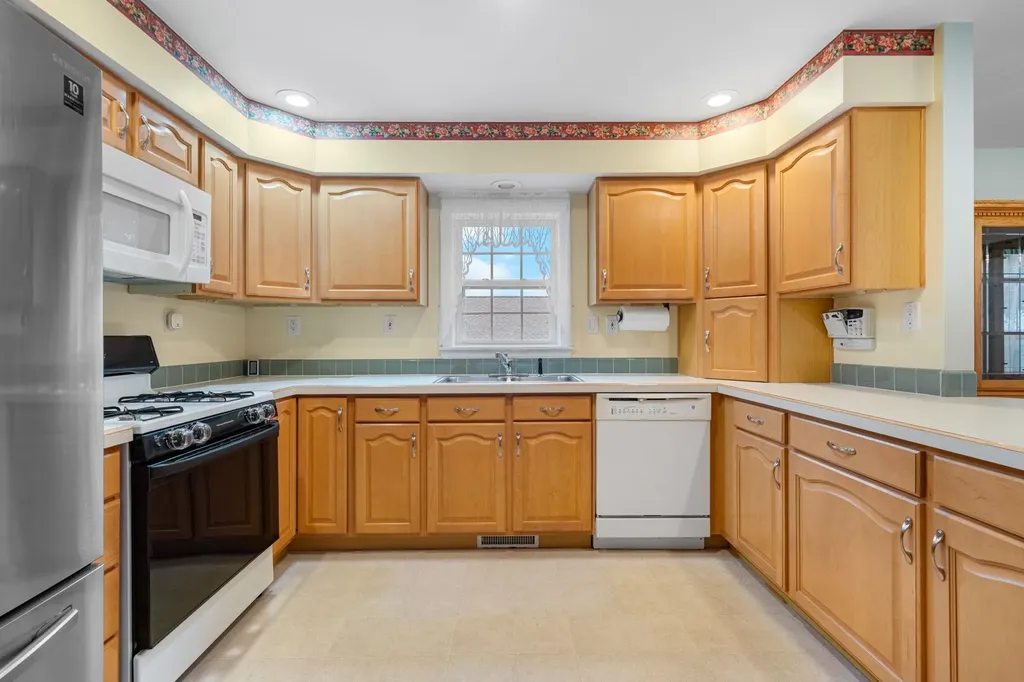 53 Heritage Way Manchester NH 03104