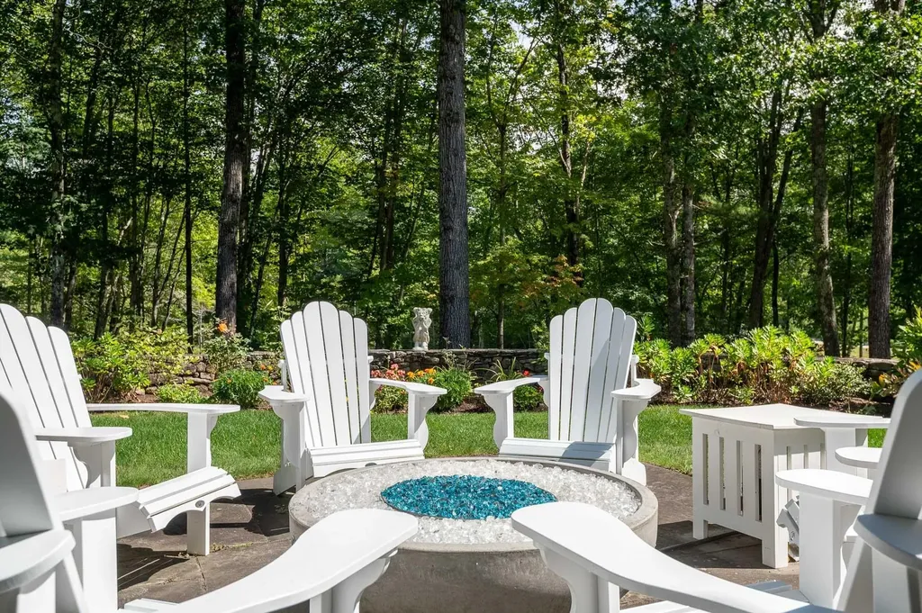 4 Sloans Brook Drive Exeter NH 03833