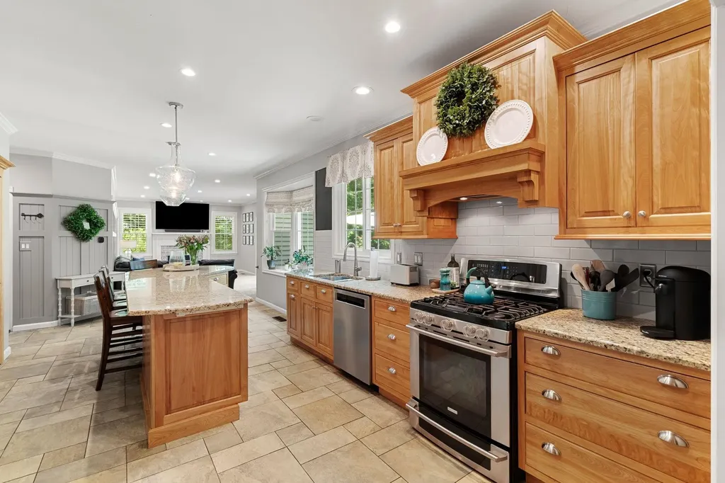 9 Cherry Lane Bedford NH 03110