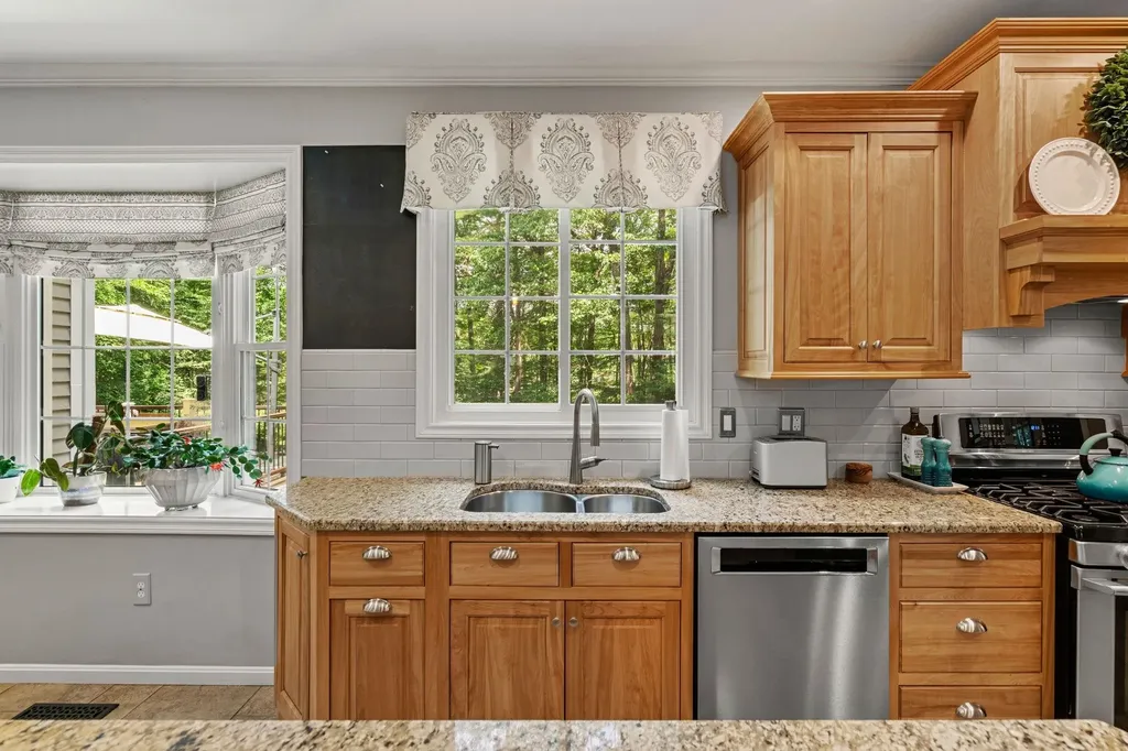 9 Cherry Lane Bedford NH 03110