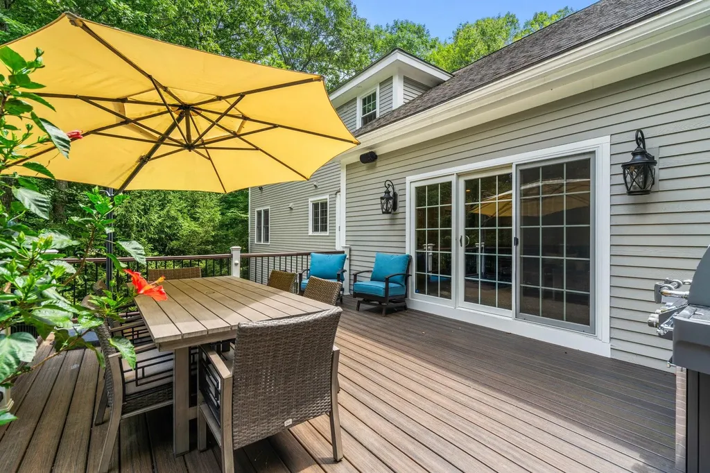 9 Cherry Lane Bedford NH 03110