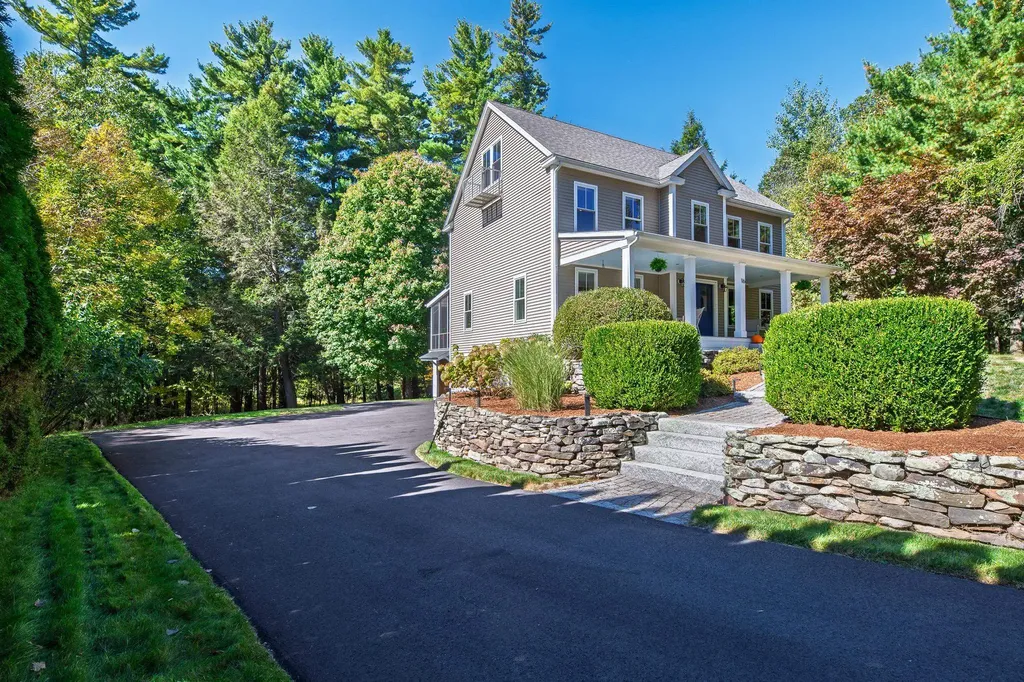 16 Mason Drive Stratham NH 03885