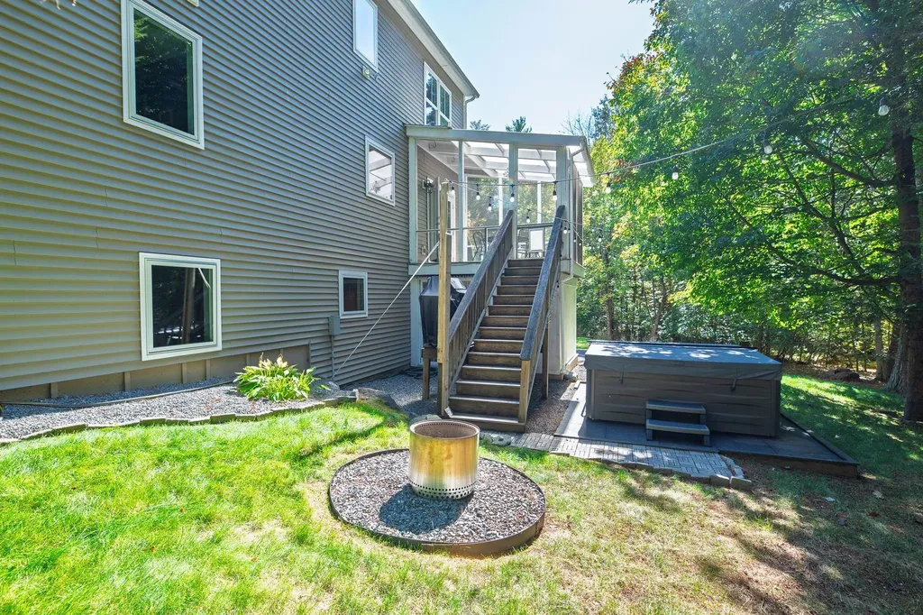 16 Mason Drive Stratham NH 03885