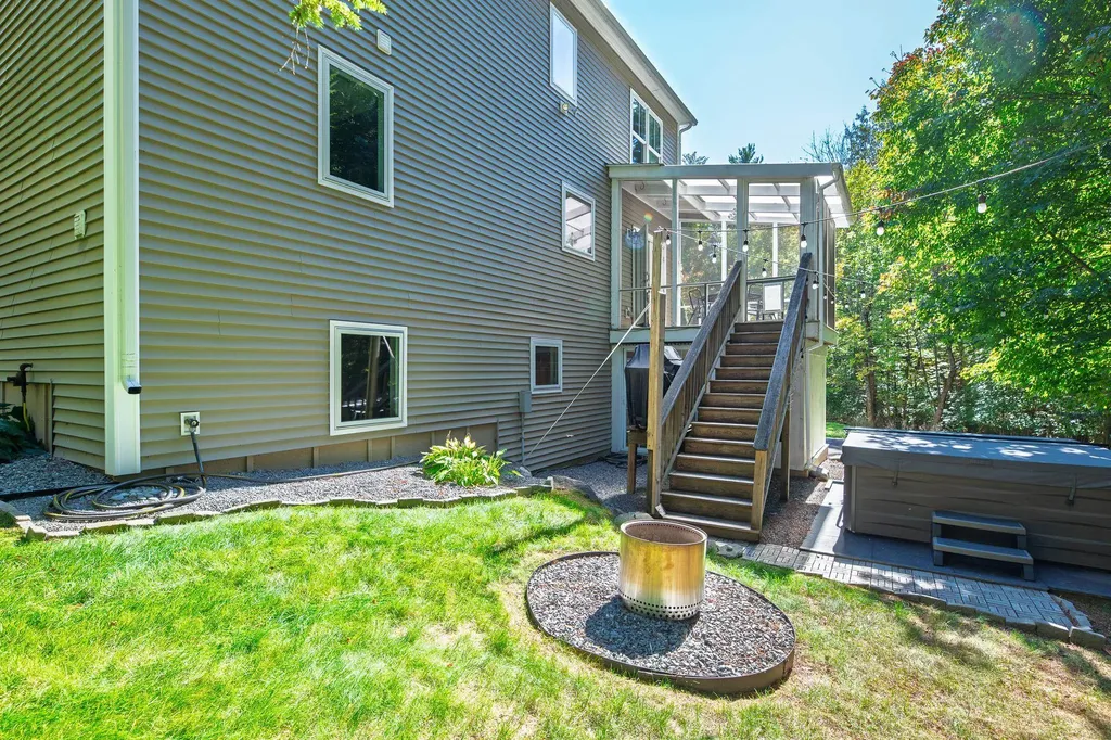 16 Mason Drive Stratham NH 03885