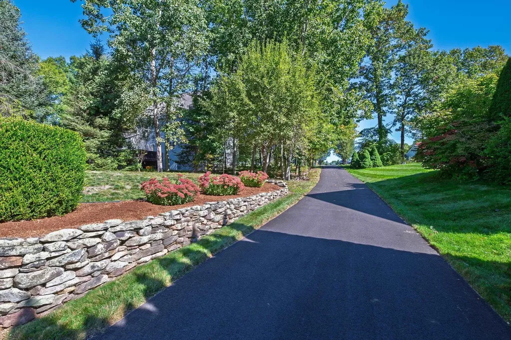 16 Mason Drive Stratham NH 03885