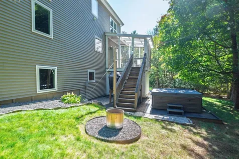 16 Mason Drive Stratham NH 03885