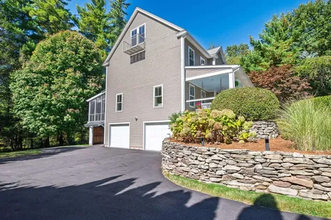 16 Mason Drive Stratham NH 03885