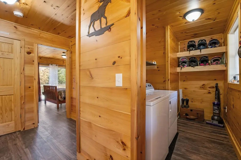 20-21 Johnson Lane Colebrook NH 03576