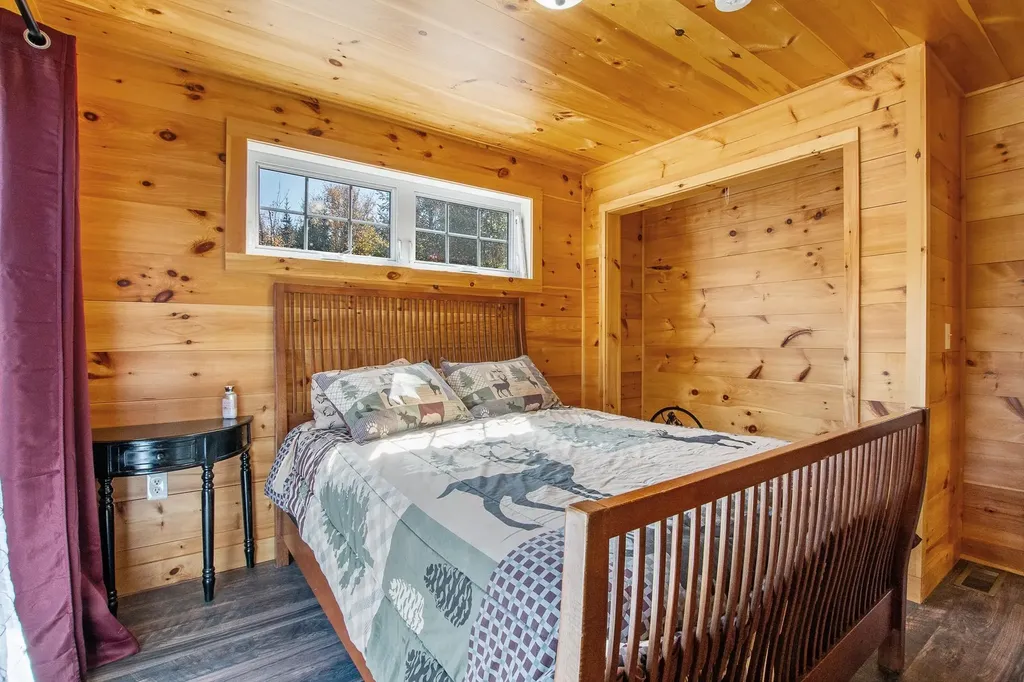 20-21 Johnson Lane Colebrook NH 03576