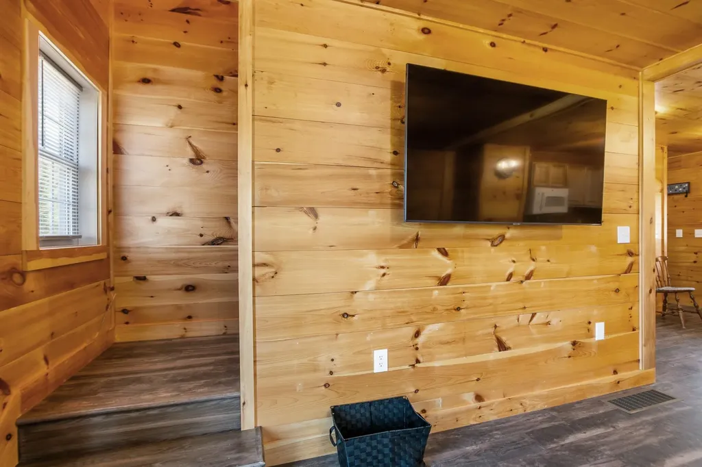 20-21 Johnson Lane Colebrook NH 03576