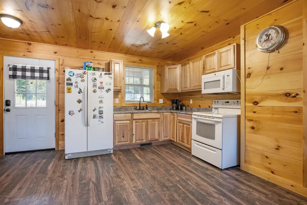 20-21 Johnson Lane Colebrook NH 03576