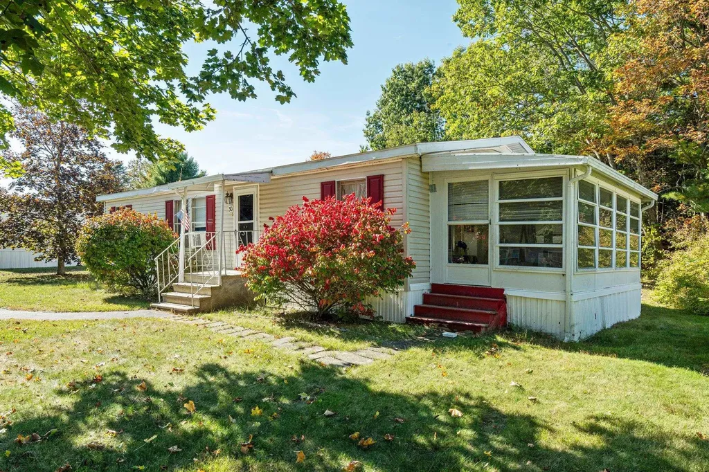 30 Cherokee Way Rochester NH 03867