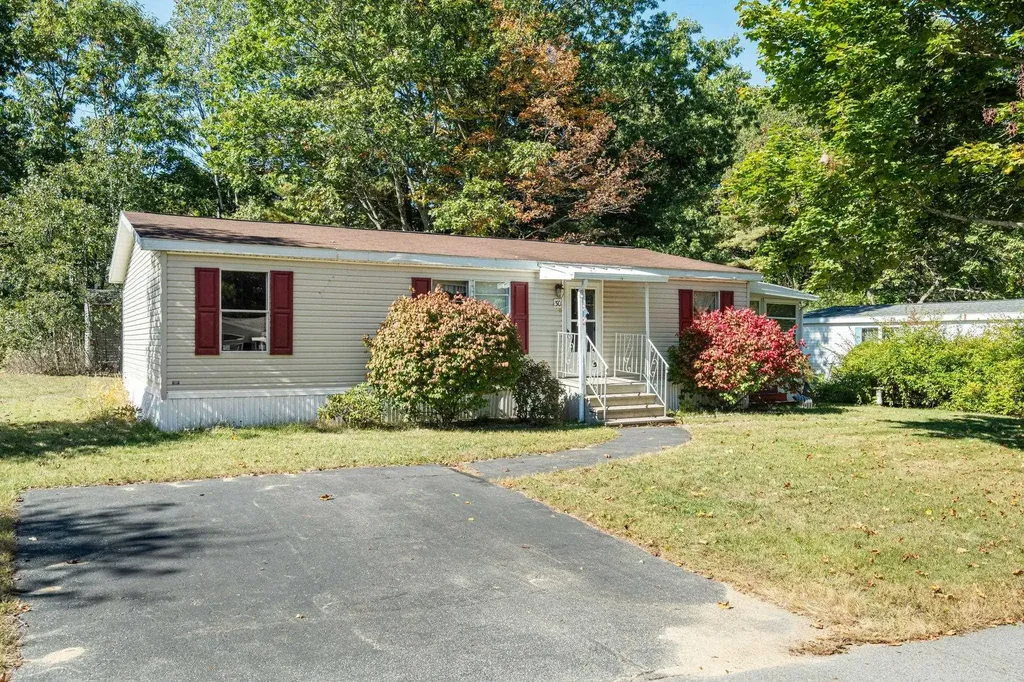 30 Cherokee Way Rochester NH 03867