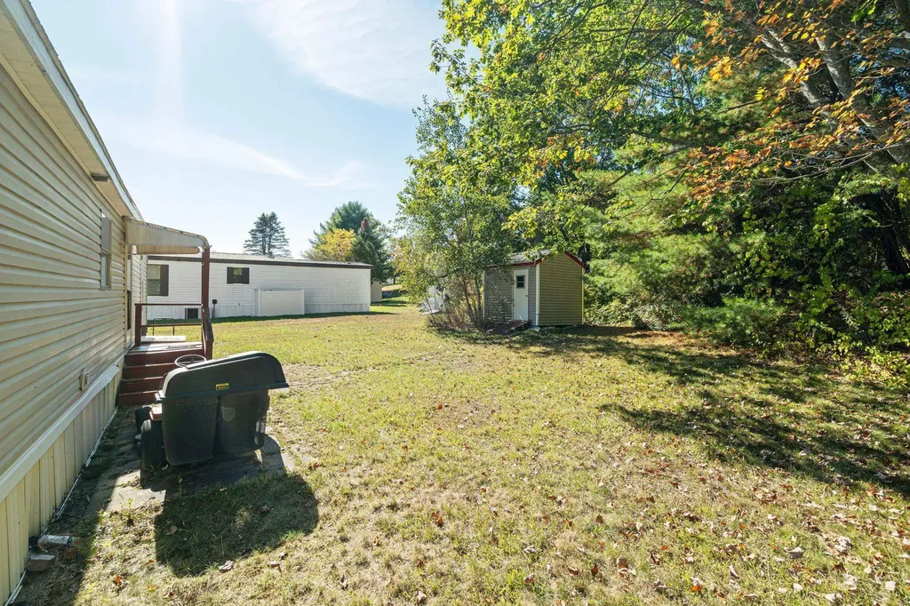 30 Cherokee Way Rochester NH 03867