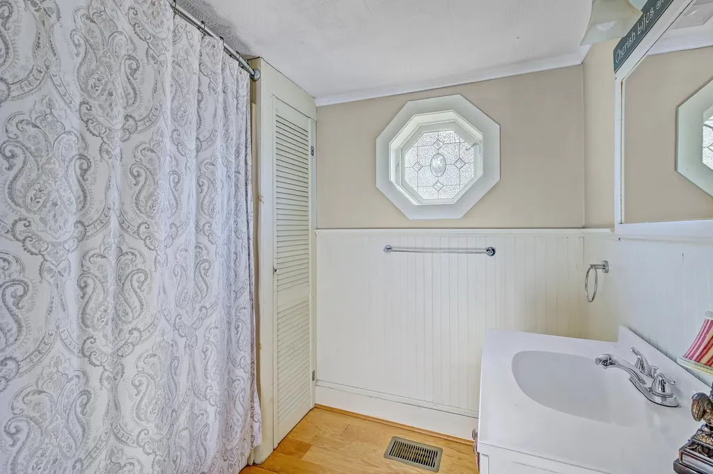 78 School Street Effingham NH 03882