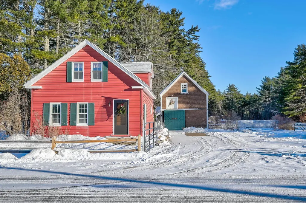 78 School Street Effingham NH 03882