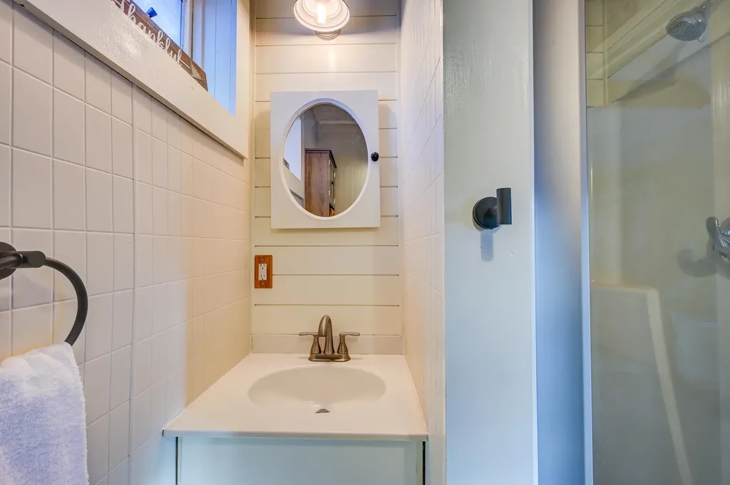 78 School Street Effingham NH 03882