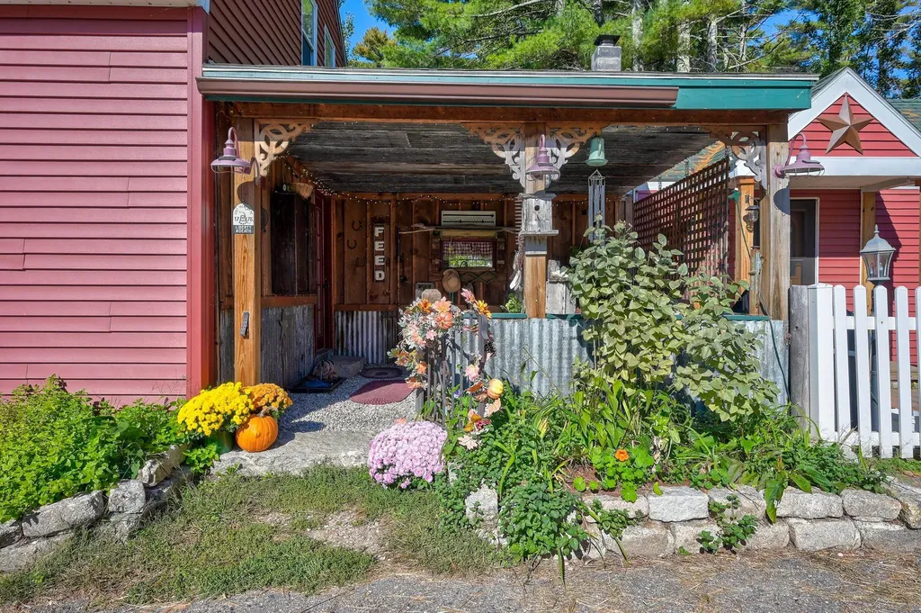 78 School Street Effingham NH 03882