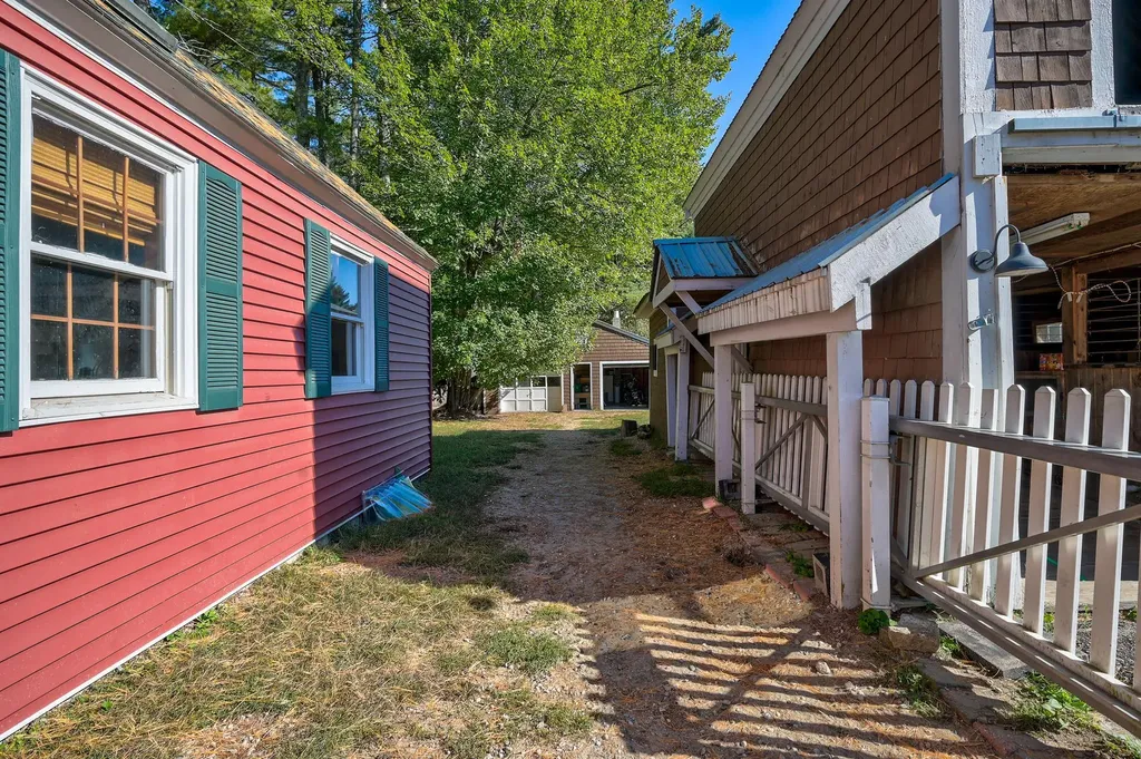 78 School Street Effingham NH 03882