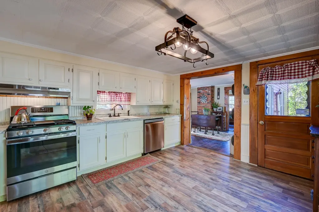 78 School Street Effingham NH 03882