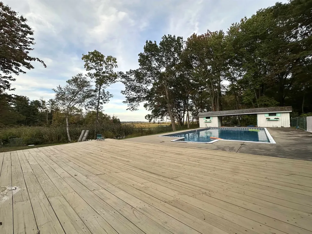 38 Brimmer Lane Hampton Falls NH 03844-2309