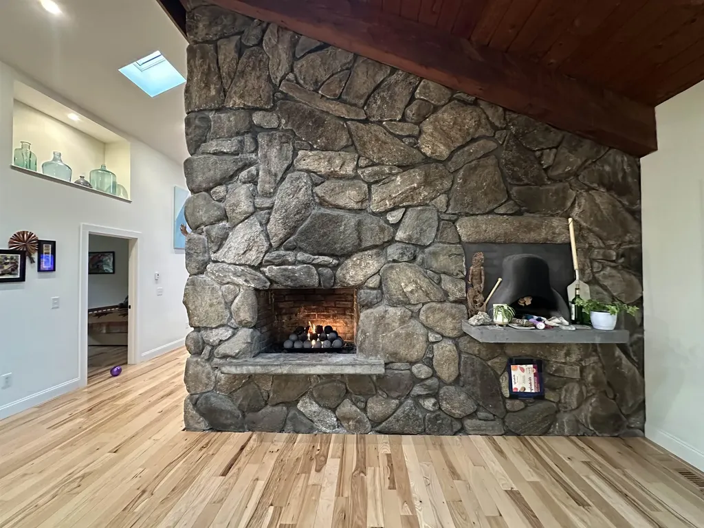 38 Brimmer Lane Hampton Falls NH 03844-2309