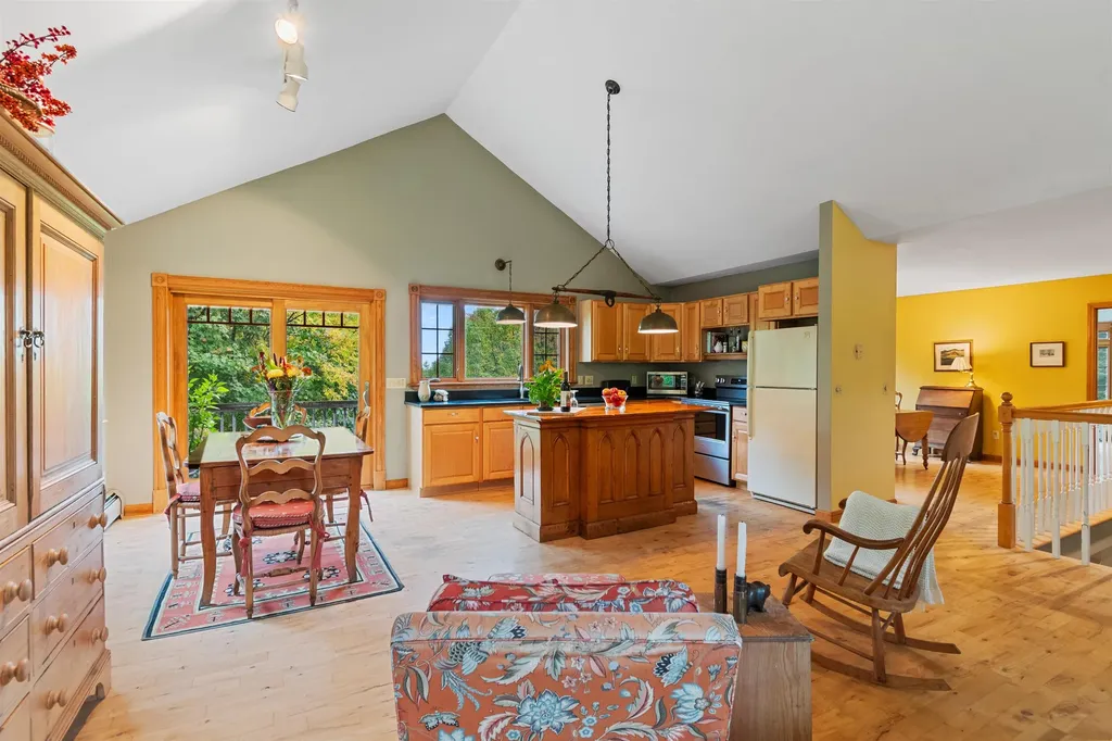 31 Lovers Lane Grand Isle VT 05458