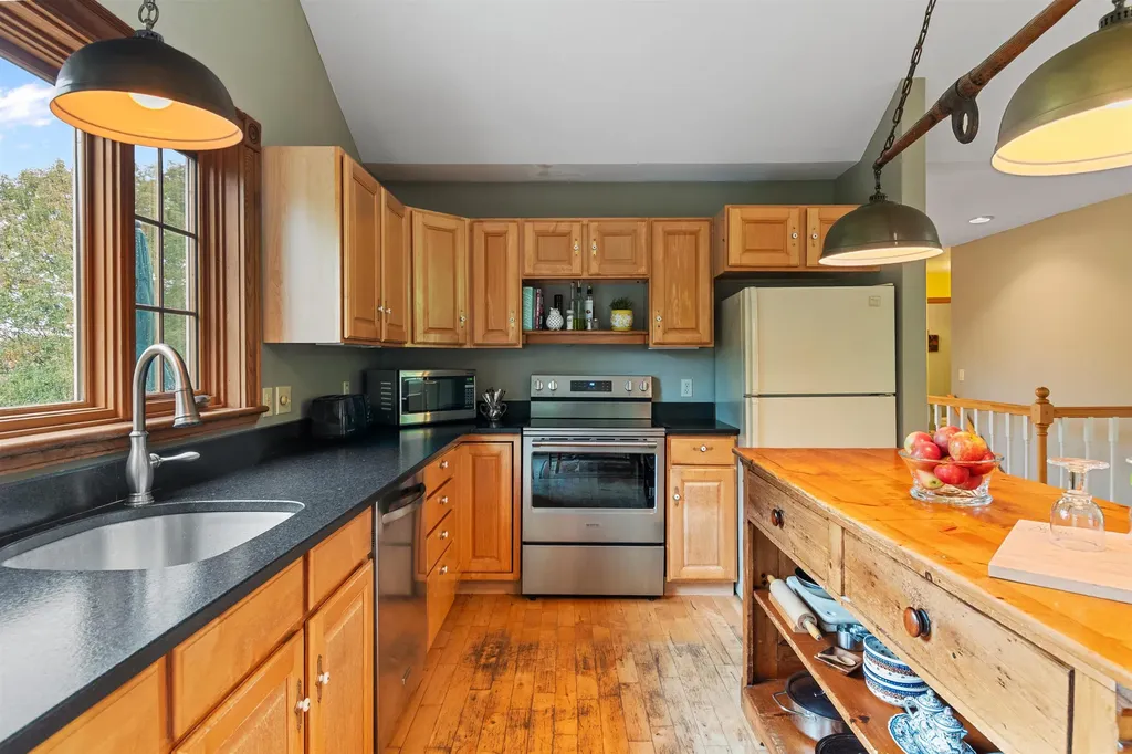 31 Lovers Lane Grand Isle VT 05458