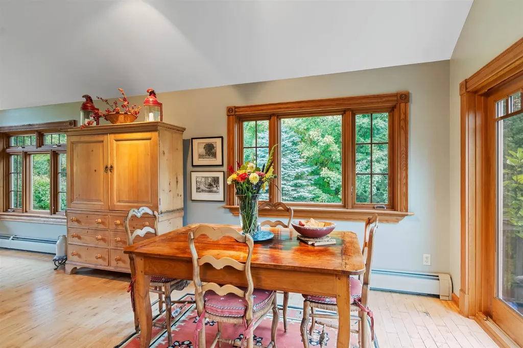 31 Lovers Lane Grand Isle VT 05458