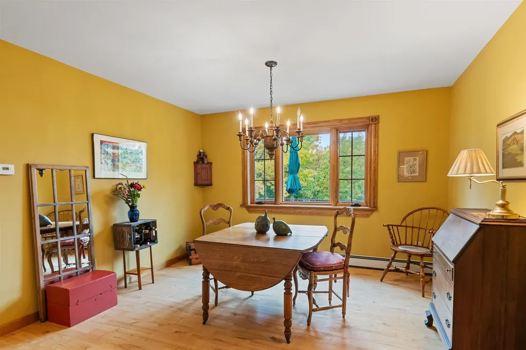 31 Lovers Lane Grand Isle VT 05458