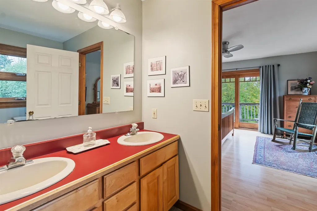 31 Lovers Lane Grand Isle VT 05458