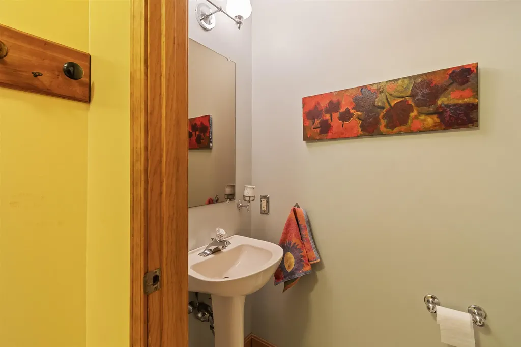 31 Lovers Lane Grand Isle VT 05458