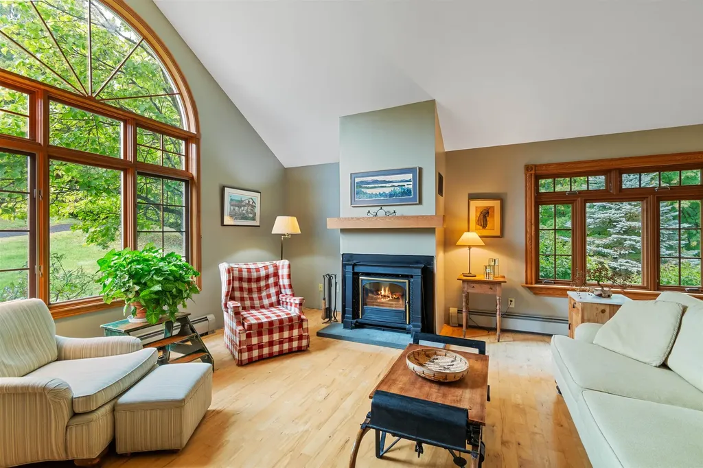 31 Lovers Lane Grand Isle VT 05458