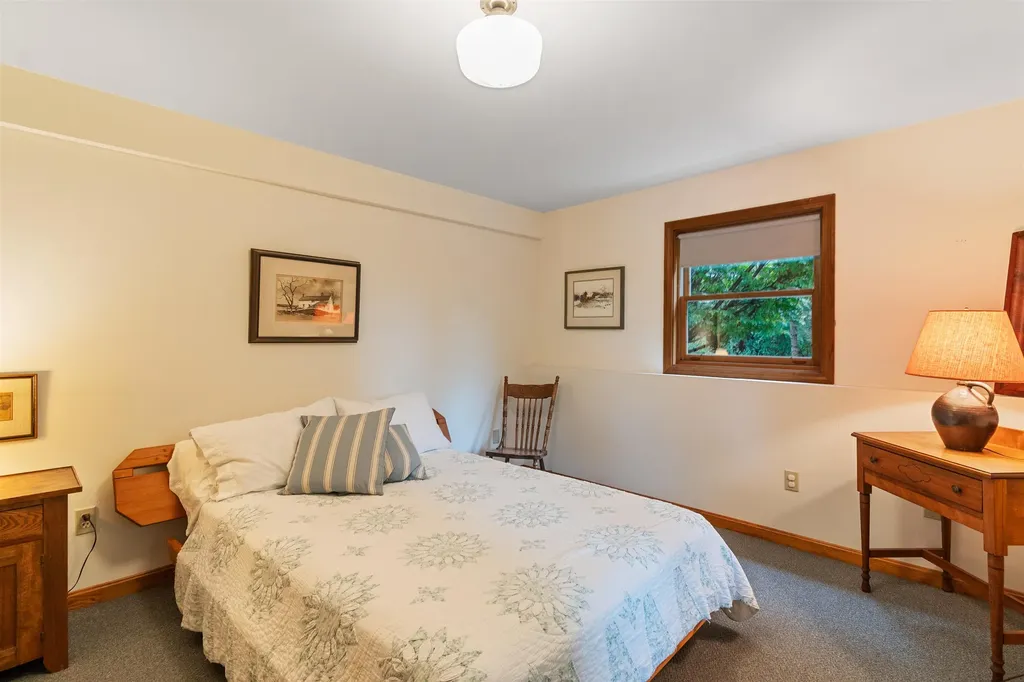 31 Lovers Lane Grand Isle VT 05458