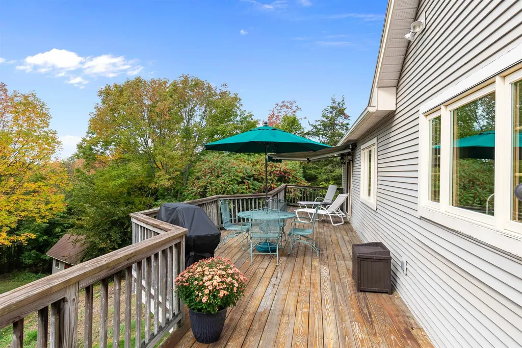 31 Lovers Lane Grand Isle VT 05458