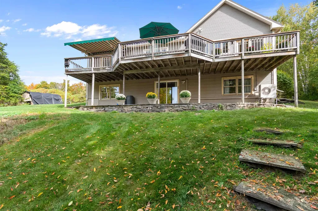 31 Lovers Lane Grand Isle VT 05458