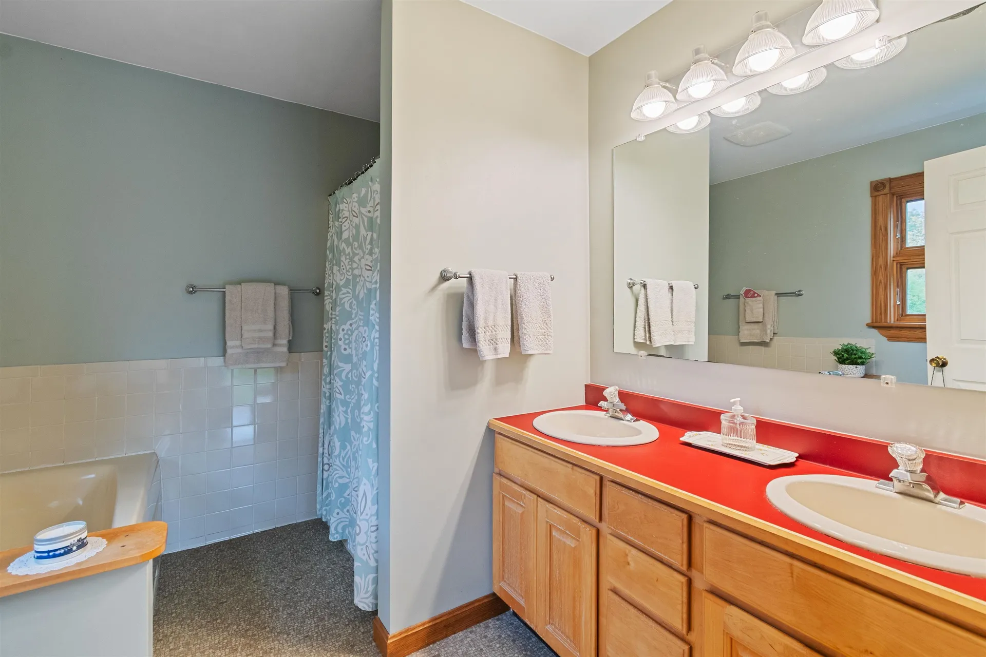 31 Lovers Lane Grand Isle VT 05458