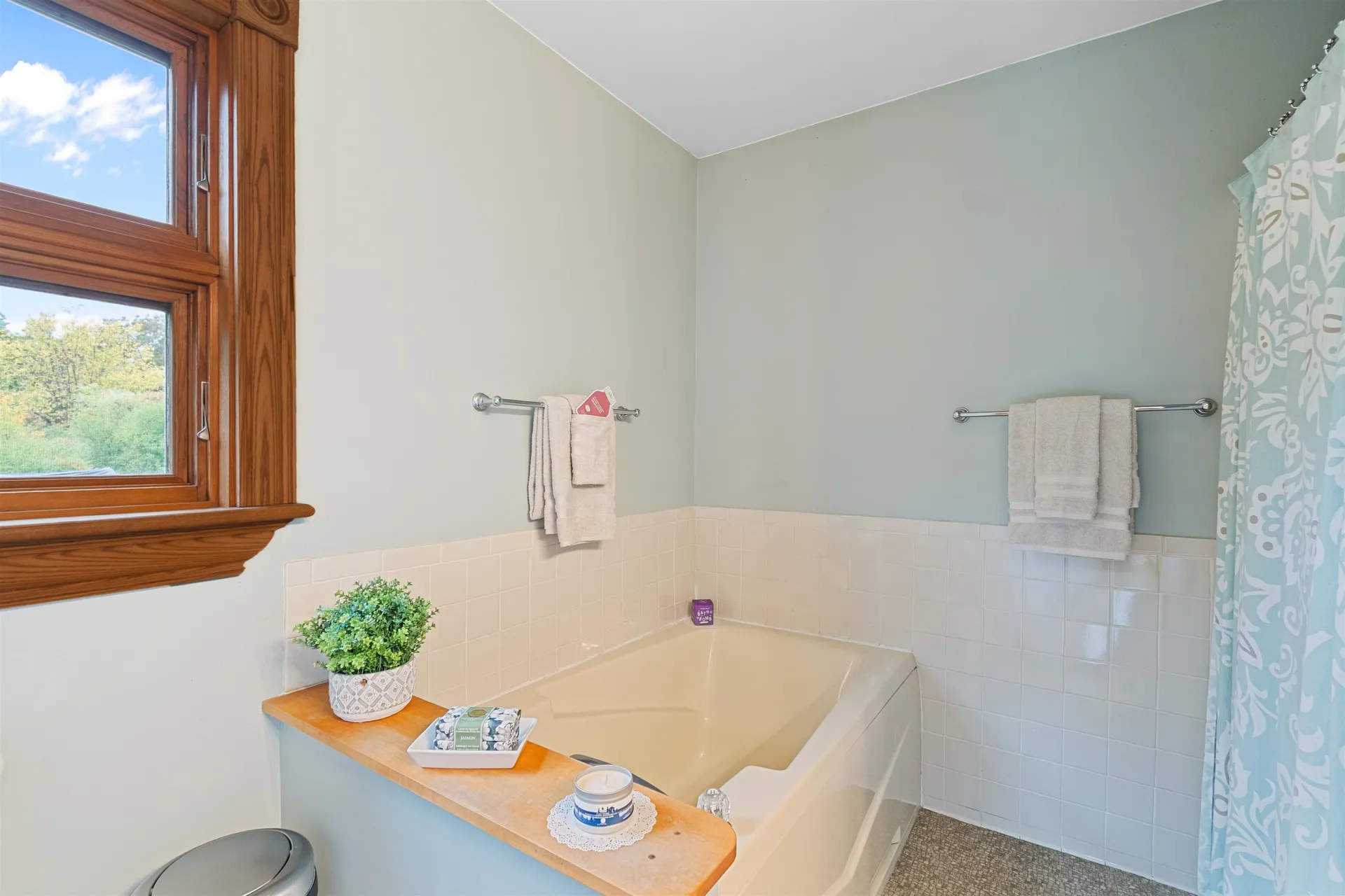 31 Lovers Lane Grand Isle VT 05458