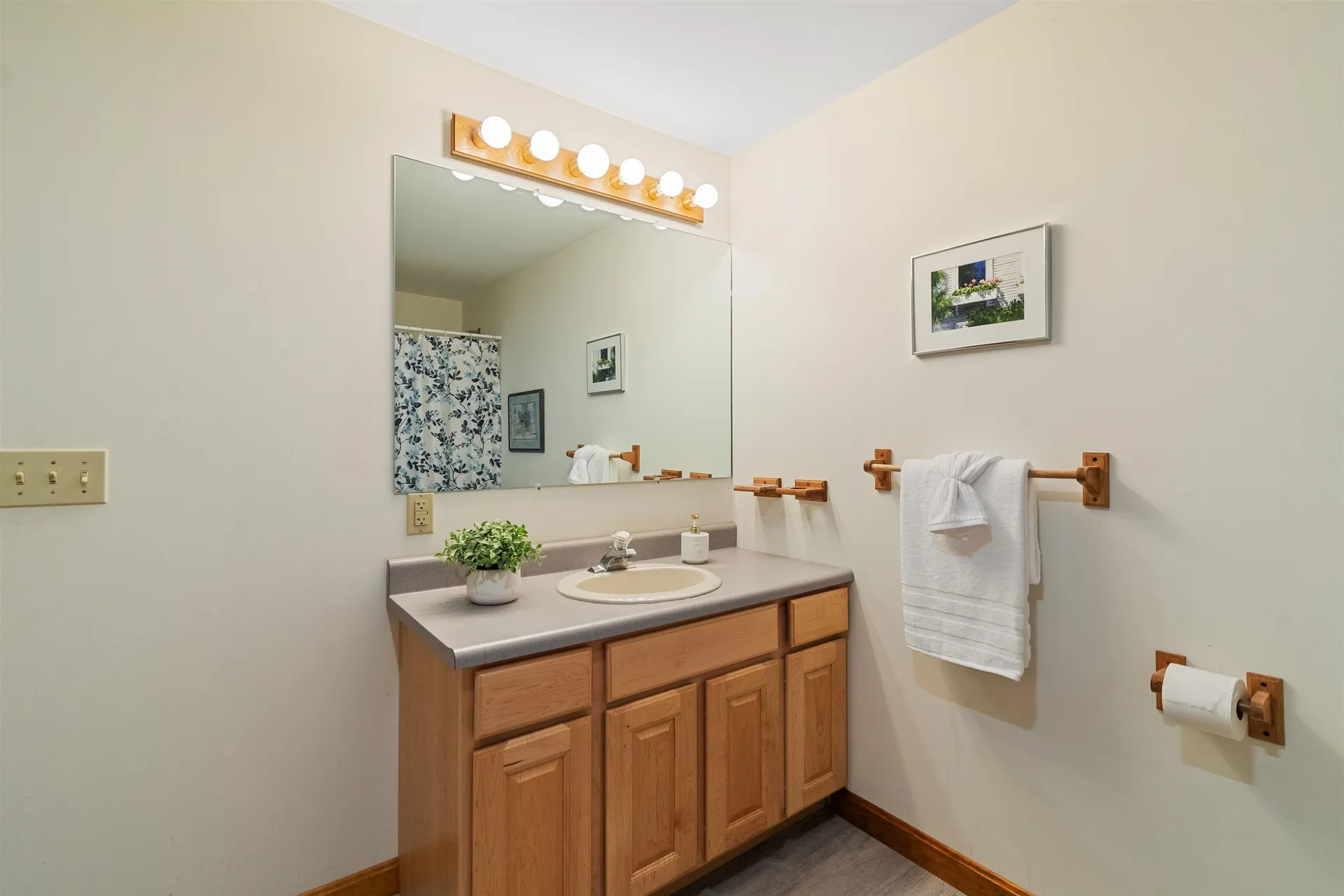 31 Lovers Lane Grand Isle VT 05458