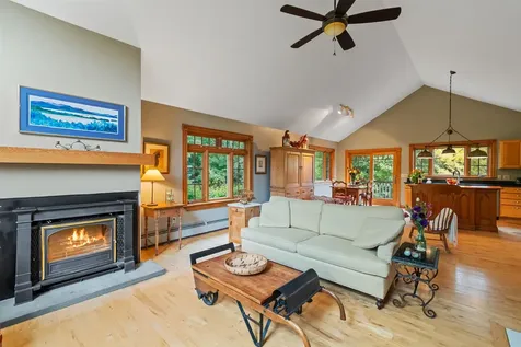 31 Lovers Lane Grand Isle VT 05458