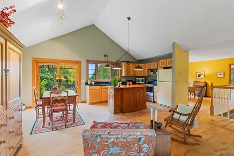 31 Lovers Lane Grand Isle VT 05458